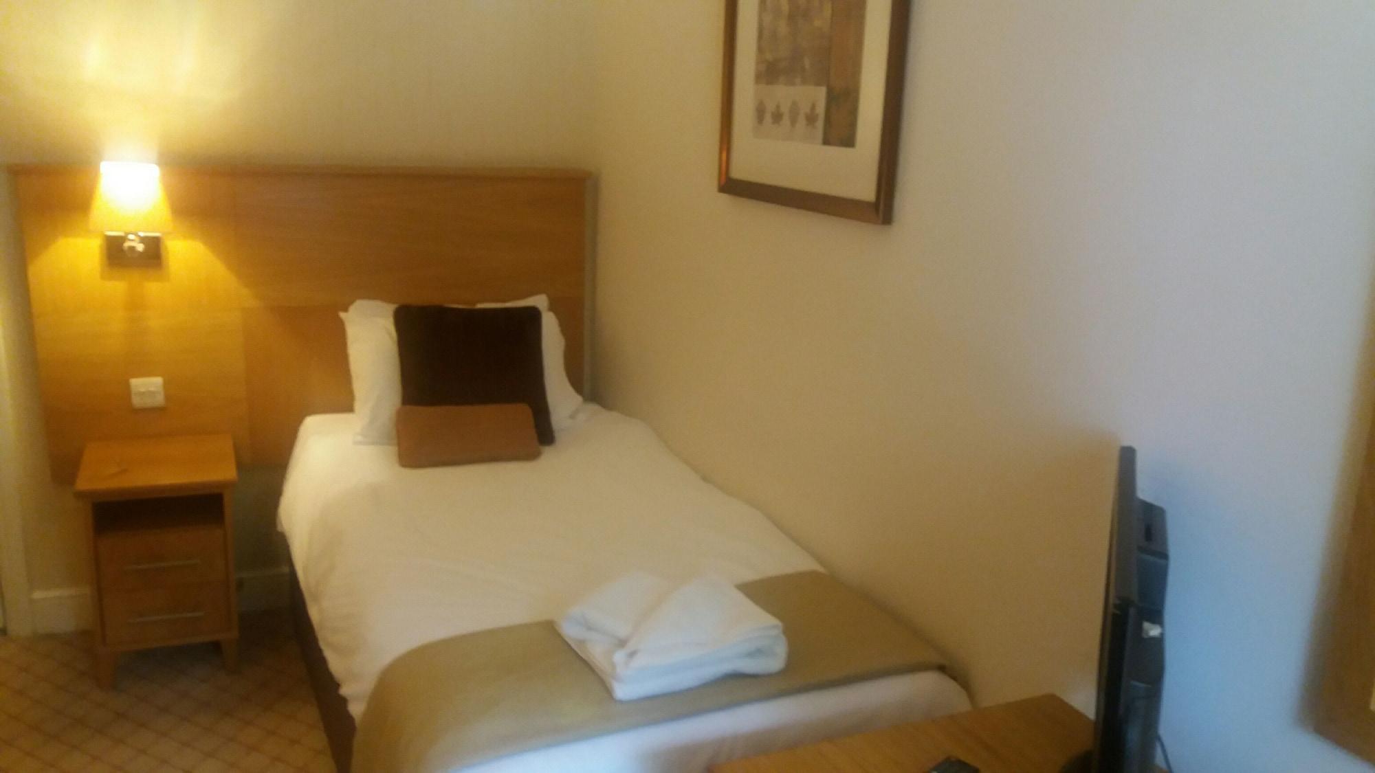 Hall Sheffield 3* Wortley